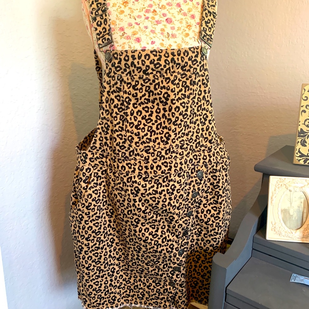 Forever 21 Leopard denim skirt overalls